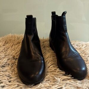 Cole Haan wedge chelsea ankle boot -Blk, waterproof Size 7.5